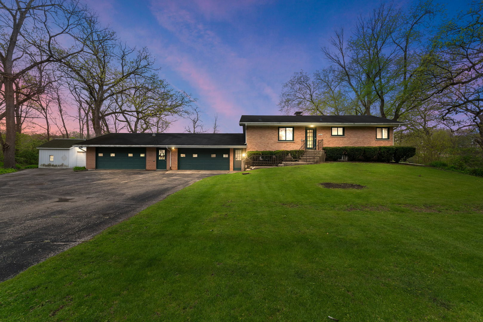 Property Photo: 35W473 Blackhawk Drive IL 60177