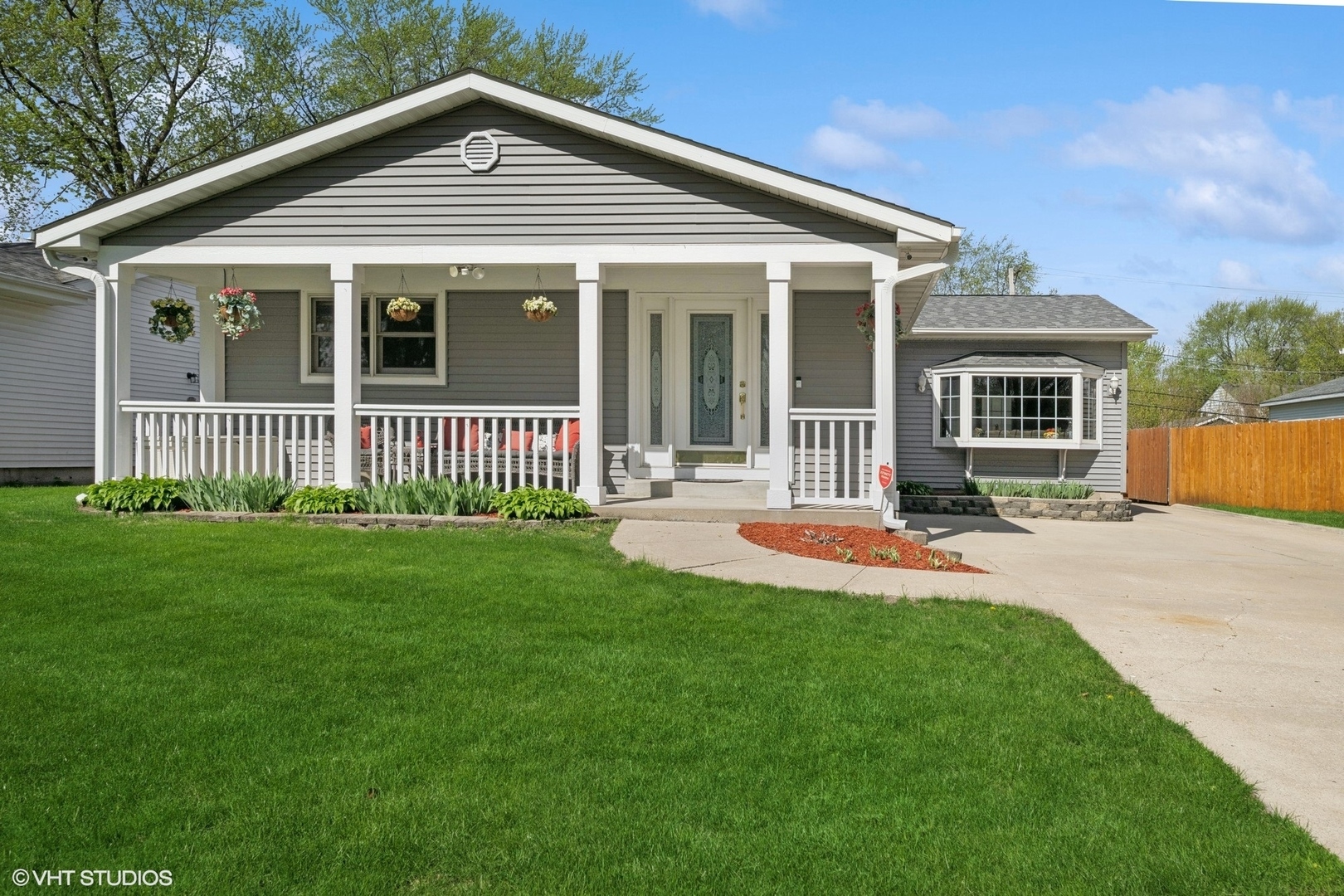 Property Photo: 1713 Meadow Lane IL 60050