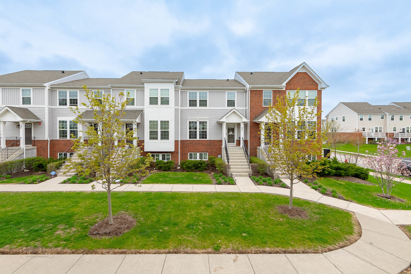 Property Photo: 27 Nicholas Drive IL 60016