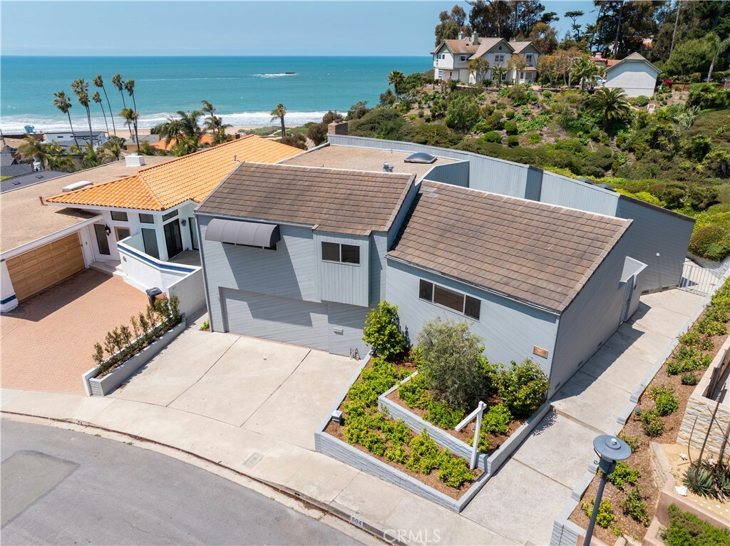Property Photo: 504 Avenida La Costa CA 92672