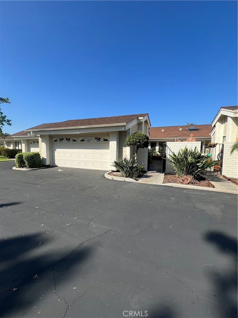Property Photo: 15 Creekwood 63 CA 92604