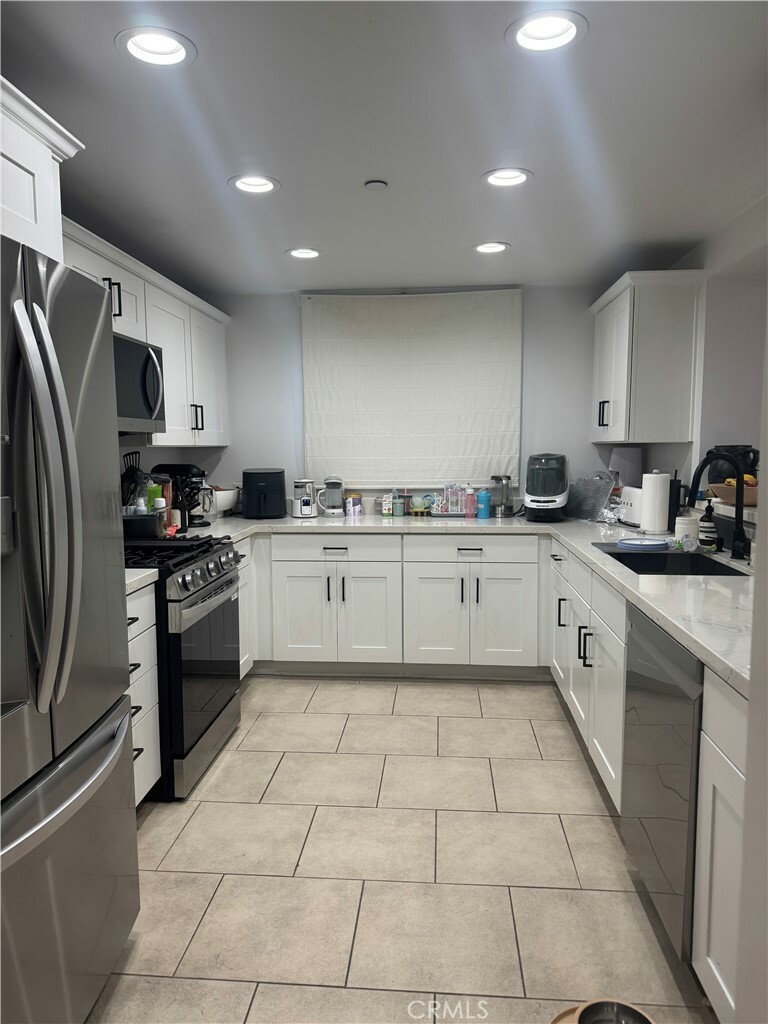 Property Photo: 305 Arnaz 102 CA 90048