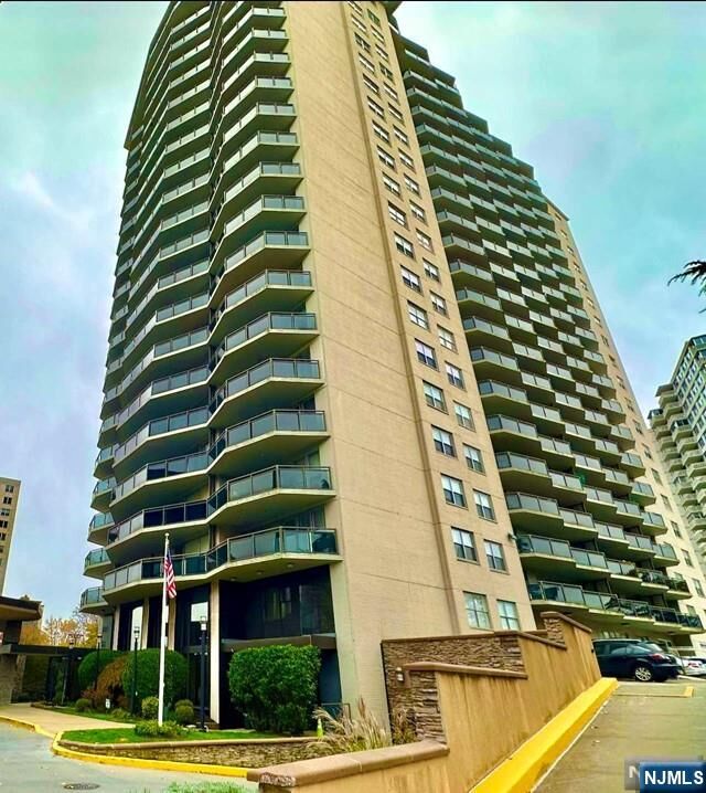 Property Photo: 2077 Center Avenue 3F NJ 07024