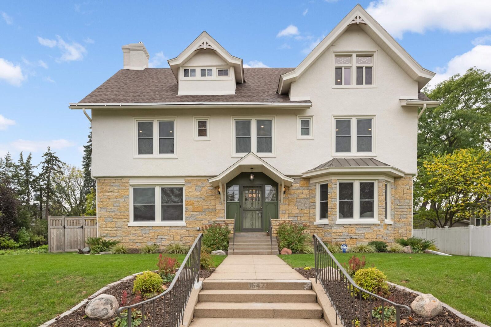 Property Photo:  1647 W 26th Street  MN 55405 