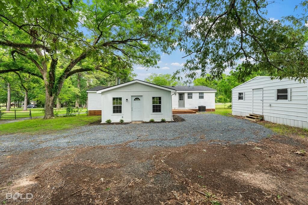 Property Photo:  11104 Peggy Lane  LA 71047 