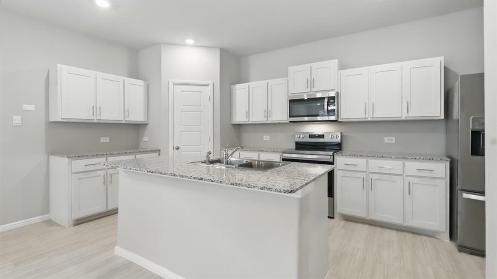 Property Photo: 3016 Strawberry Farm Lane TX 76140