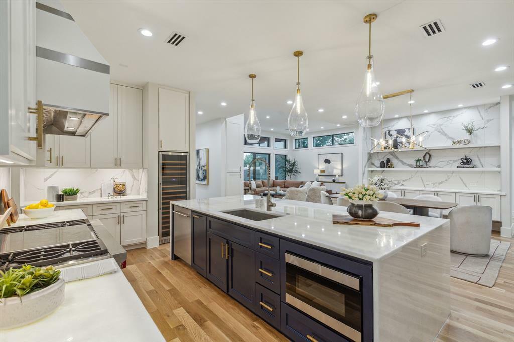 Property Photo: 6839 Orchid Lane TX 75230
