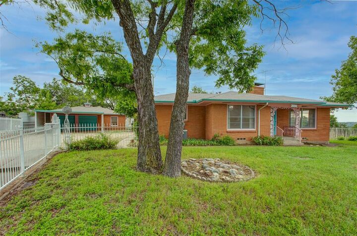 2000 Standifer Street  Fort Worth TX 76164 photo