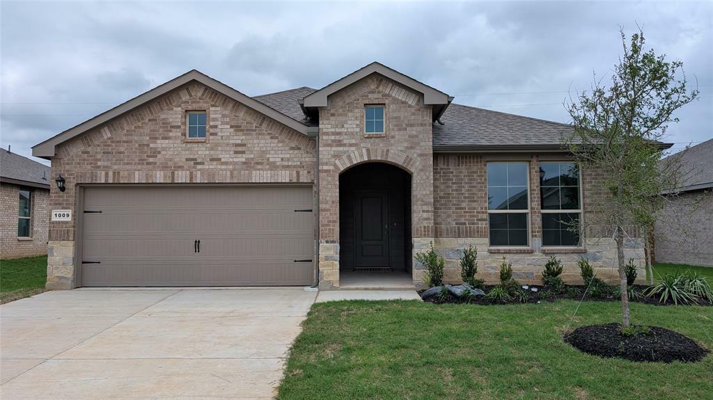Property Photo: 1009 Traction Trail TX 76031