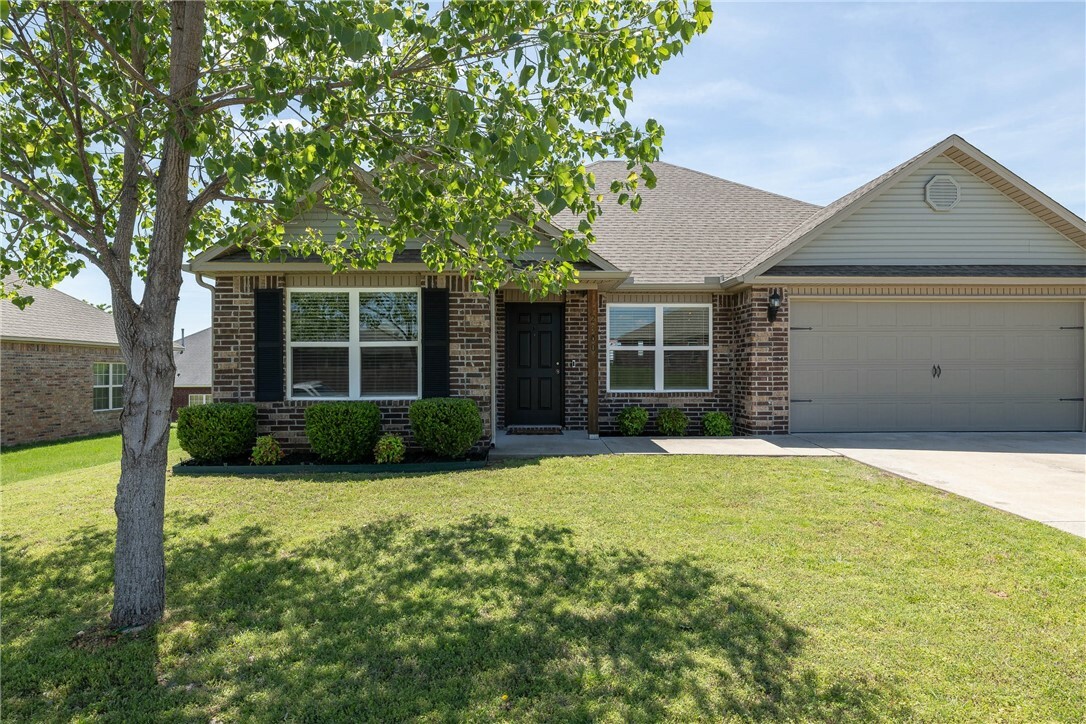 Property Photo:  2300 Double Bogey Lane  AR 72730 