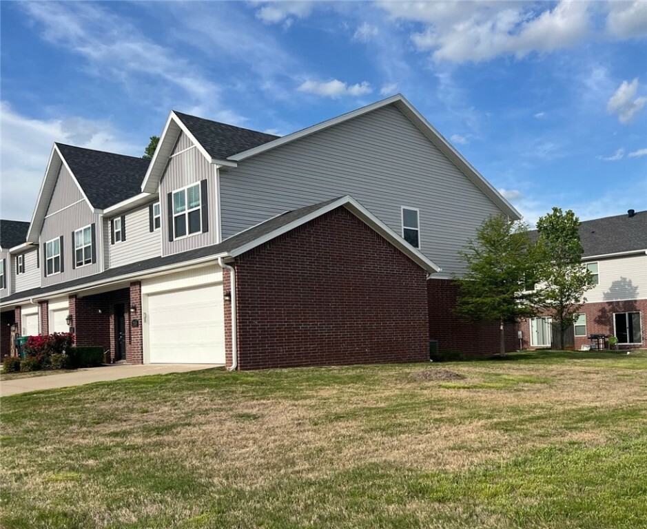 Property Photo: 2765 W Kilimanjaro Way AR 72758