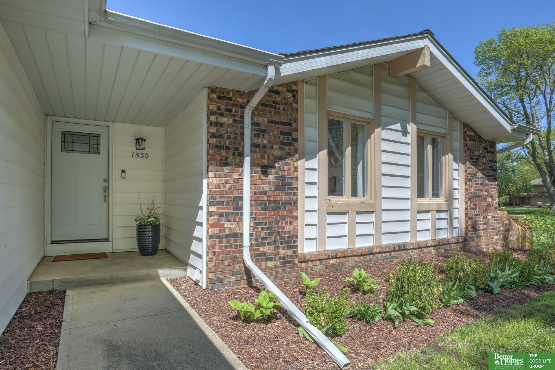 Property Photo: 1330 N 148th Plaza NE 68154