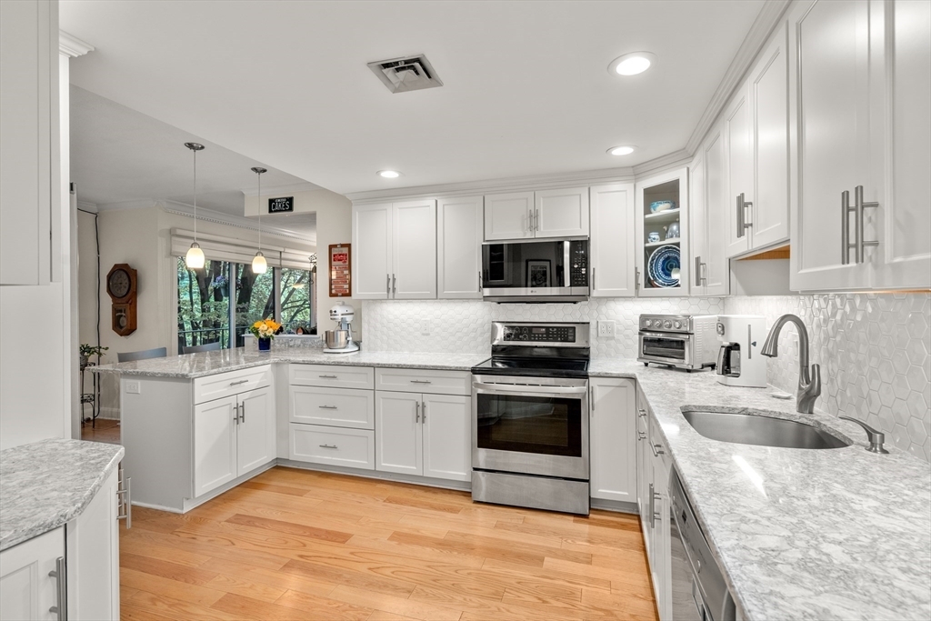 Property Photo: 85 Grove St 207 MA 02482