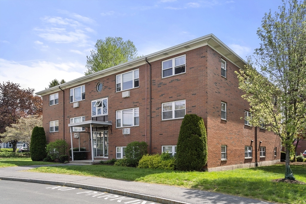 Property Photo: 51 Warren St 2-2 MA 02453
