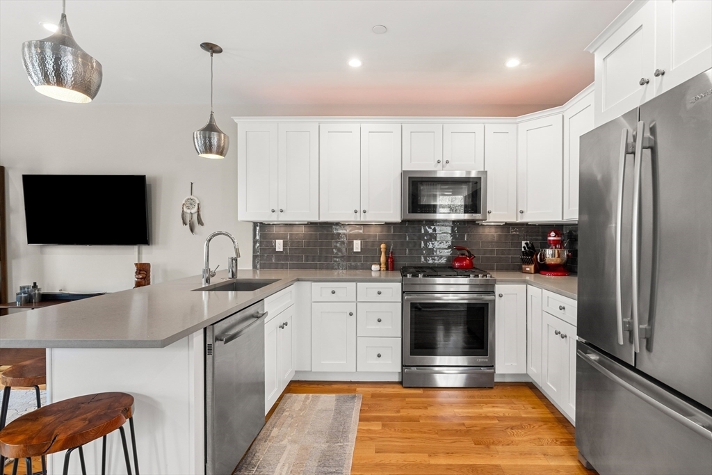 Property Photo:  178 Thornton St 1  MA 02119 