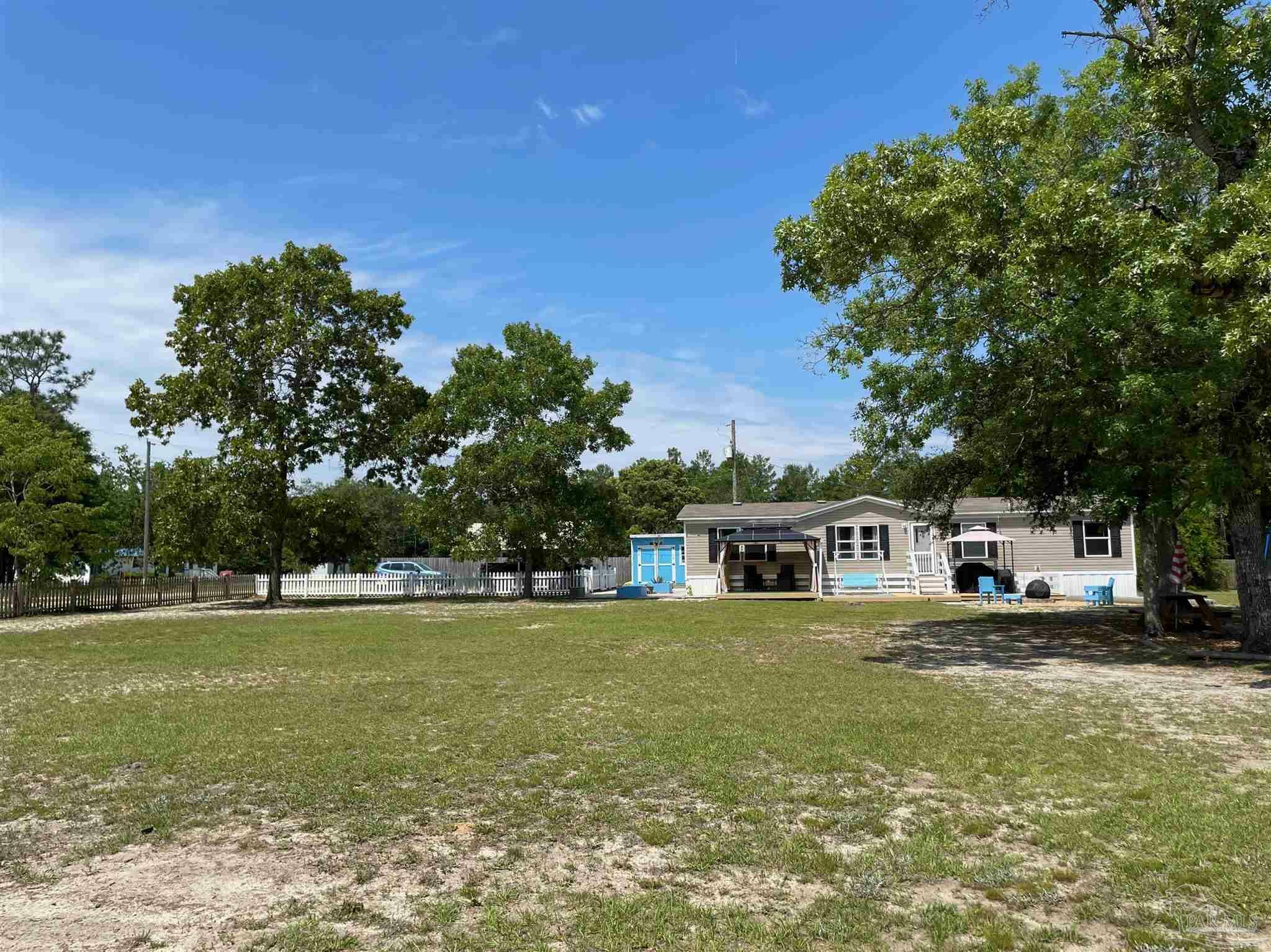 Property Photo: 763 Golden Ct FL 32539