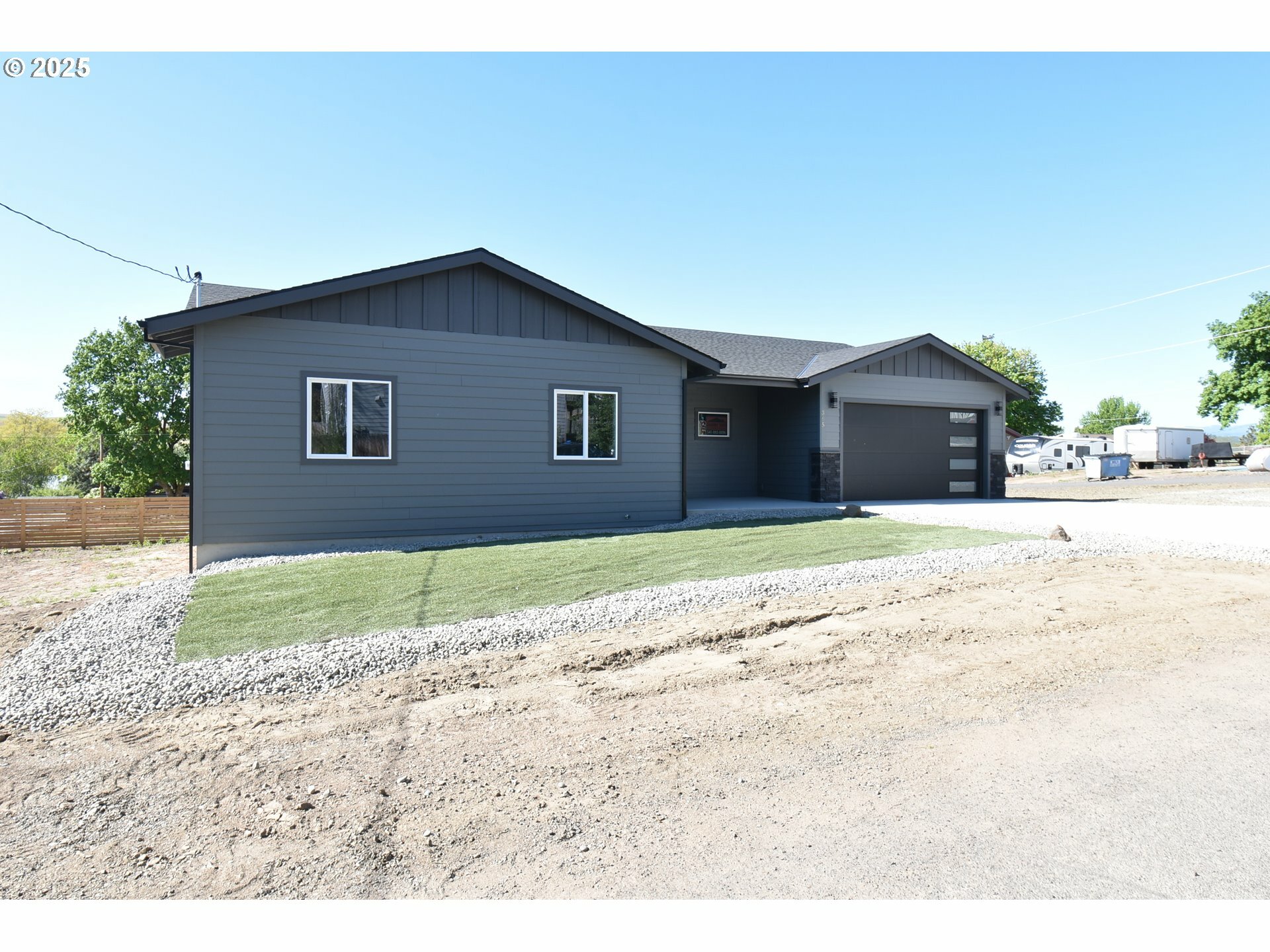 Property Photo: 365 NW 4th St OR 97021