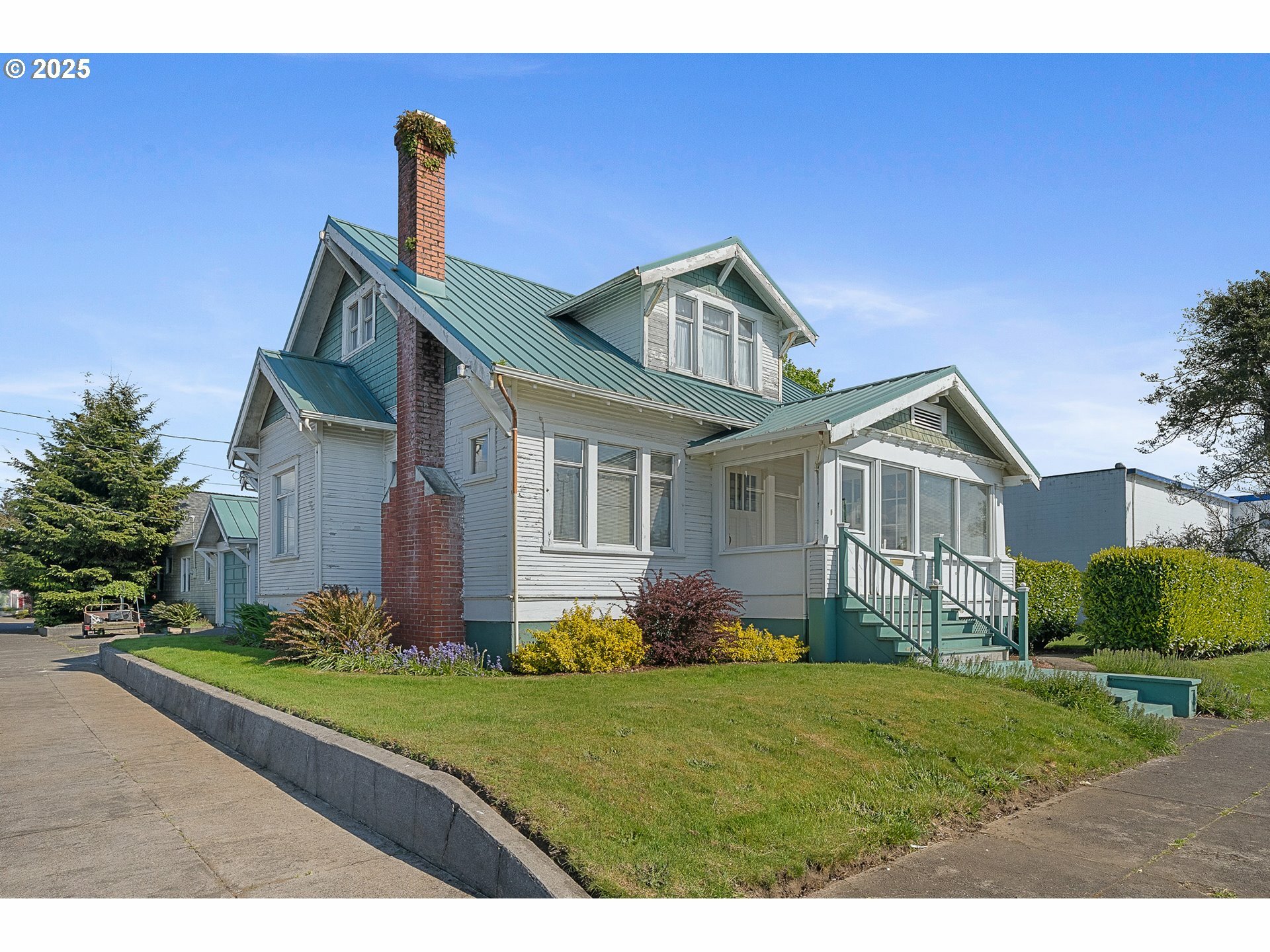 Property Photo: 701 Main Ave OR 97141