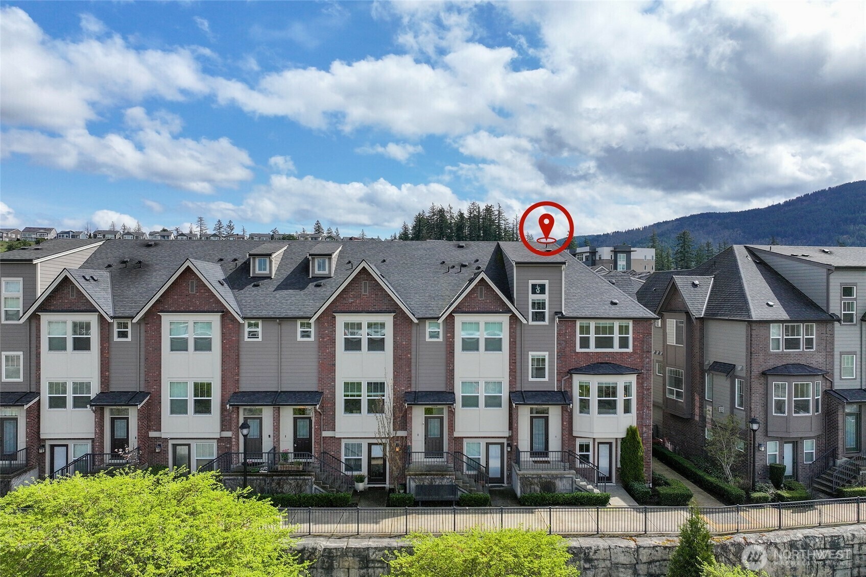 Property Photo: 1362 Williamsburg Walk NE WA 98029