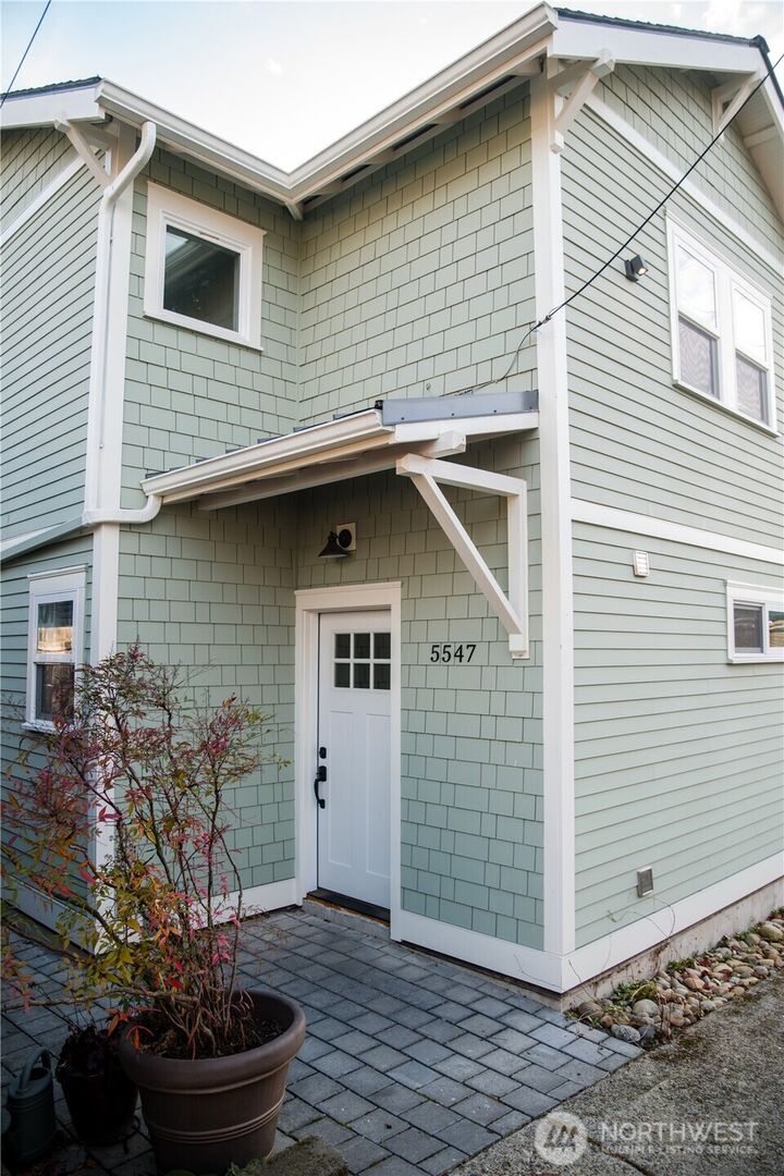 5547  34th Avenue NE  Seattle WA 98105 photo