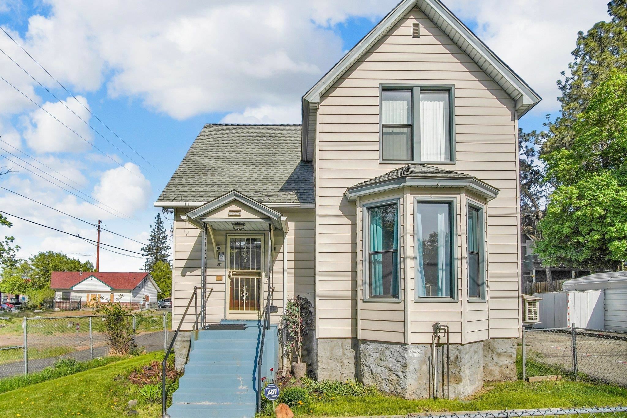 Property Photo: 517 S Maple St WA 99204