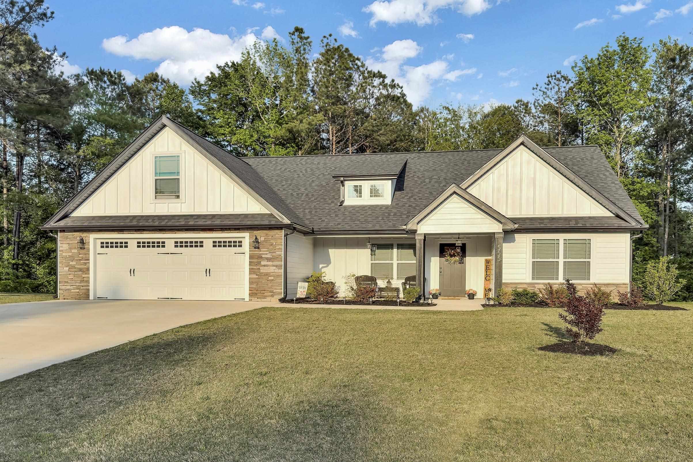 Property Photo: 555 Canewood Lane SC 29322