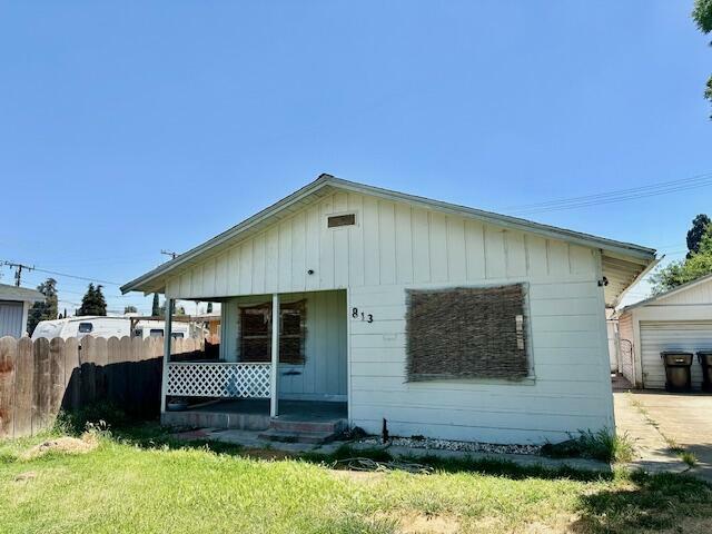 813 E Inyo Avenue  Tulare CA 93274 photo