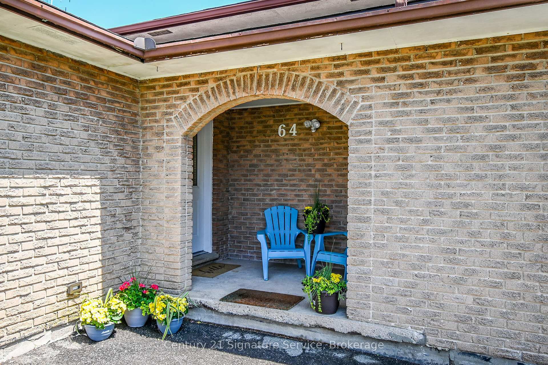 Photo de la propriété:  64 Elmvale Crescent  ON L3K 5X2 