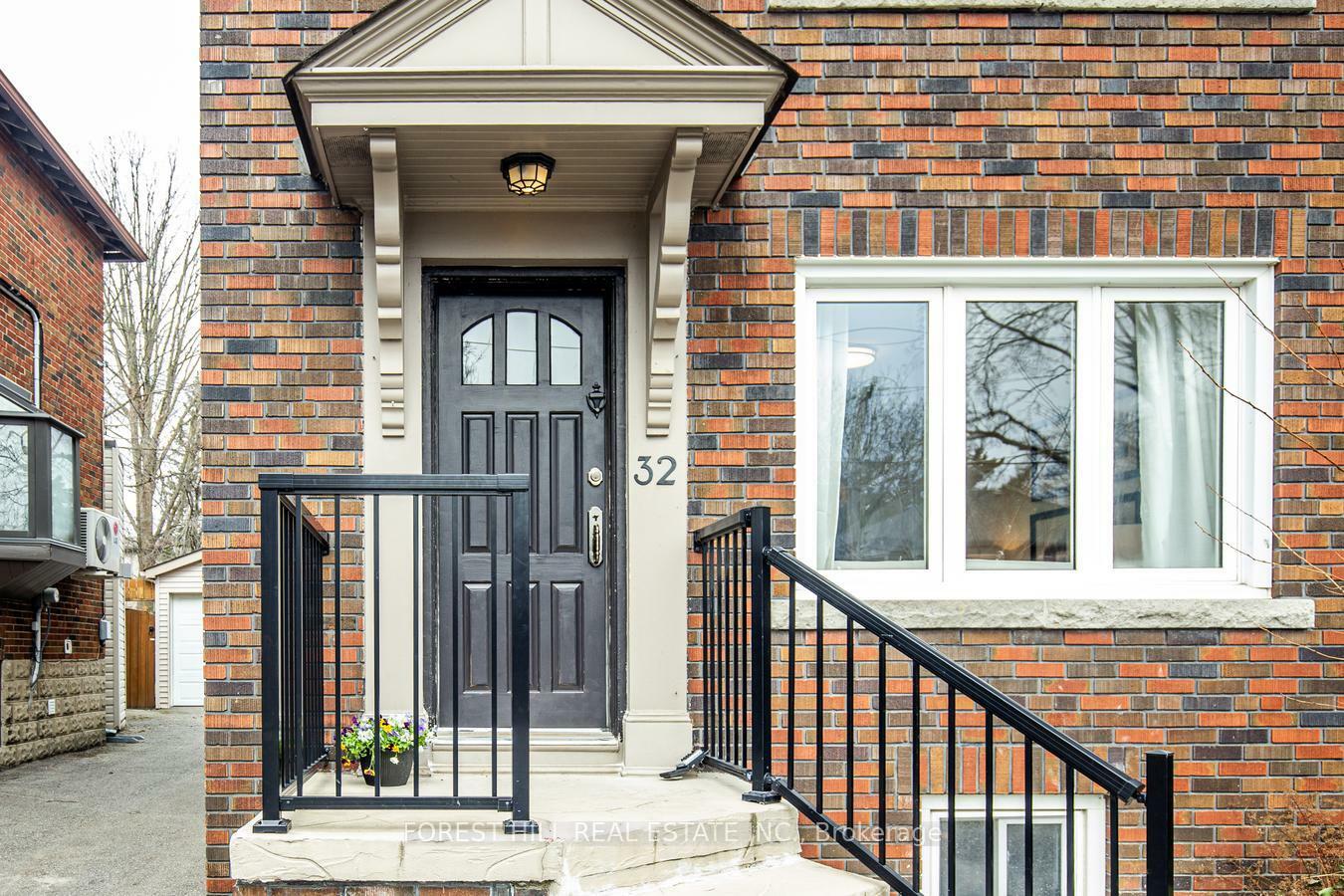 Photo de la propriété: 32 Randolph Road ON M4G 3R7
