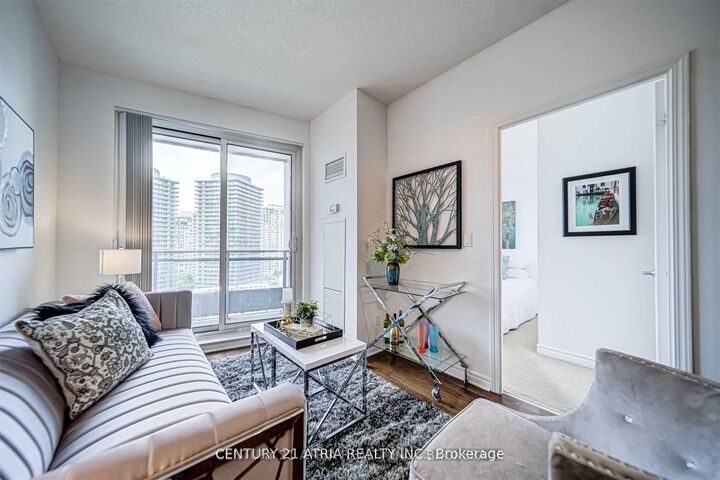 Property Photo: 18 Holmes Avenue 1109 ON M2N 0E1