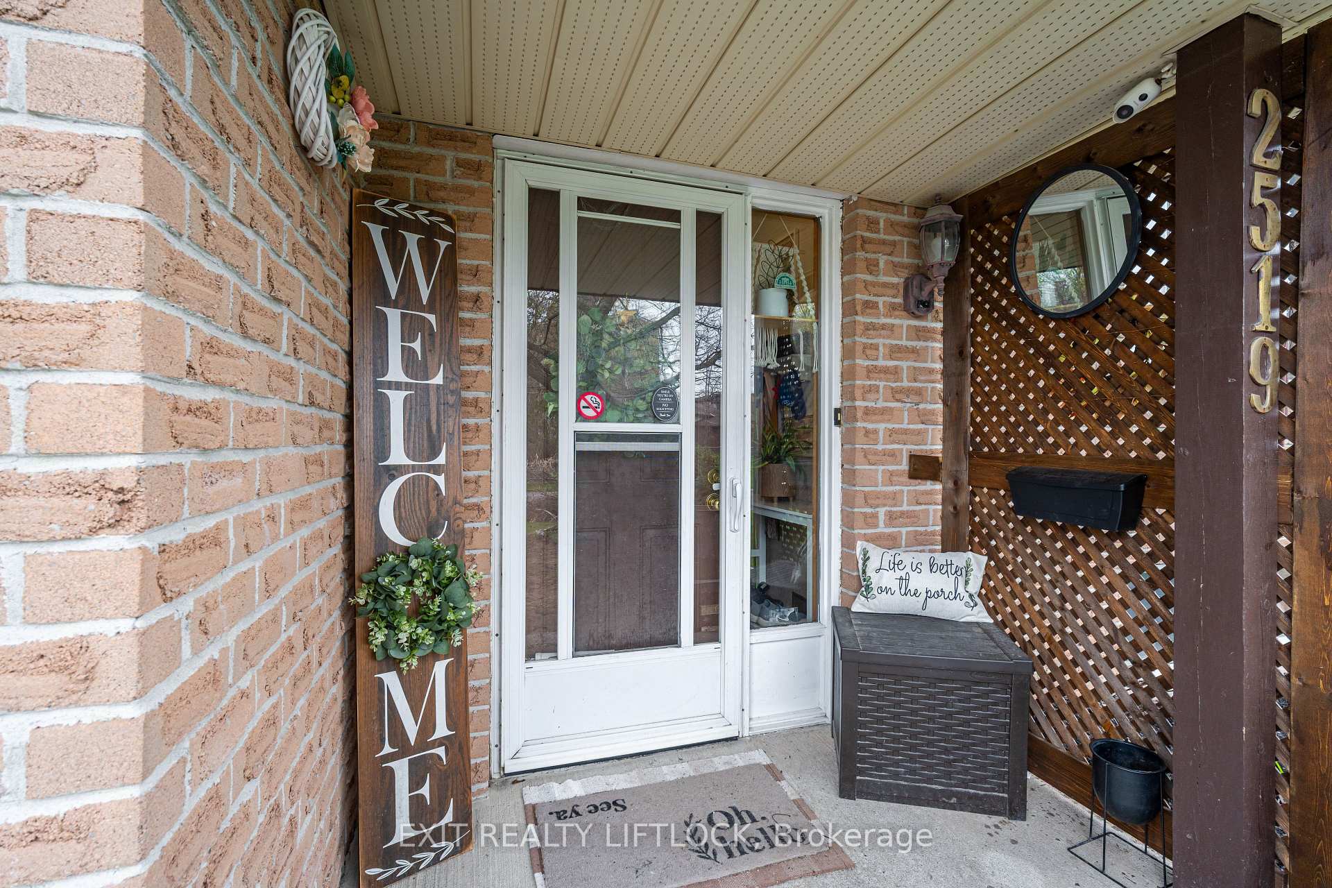 Property Photo: 2519 Foxmeadow Road ON K9L 1X2