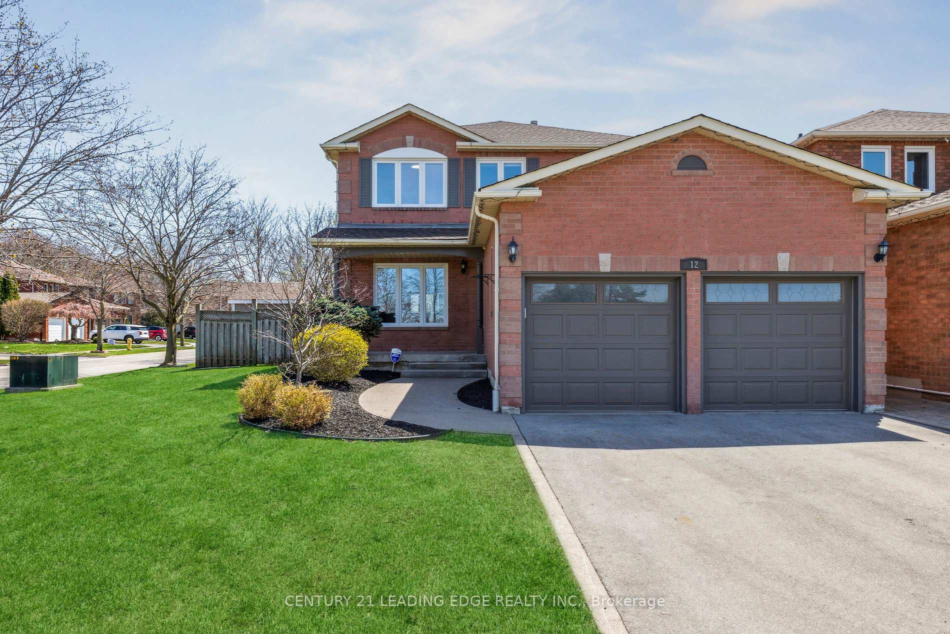 Photo de la propriété: 12 Turriff Crescent ON L1T 3N4