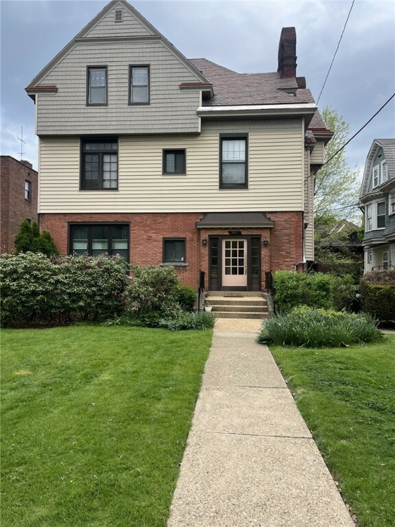 Property Photo: 5917 Walnut St 4 PA 15232
