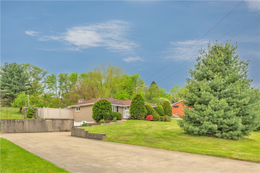 Property Photo: 2050 Barbara St PA 15042