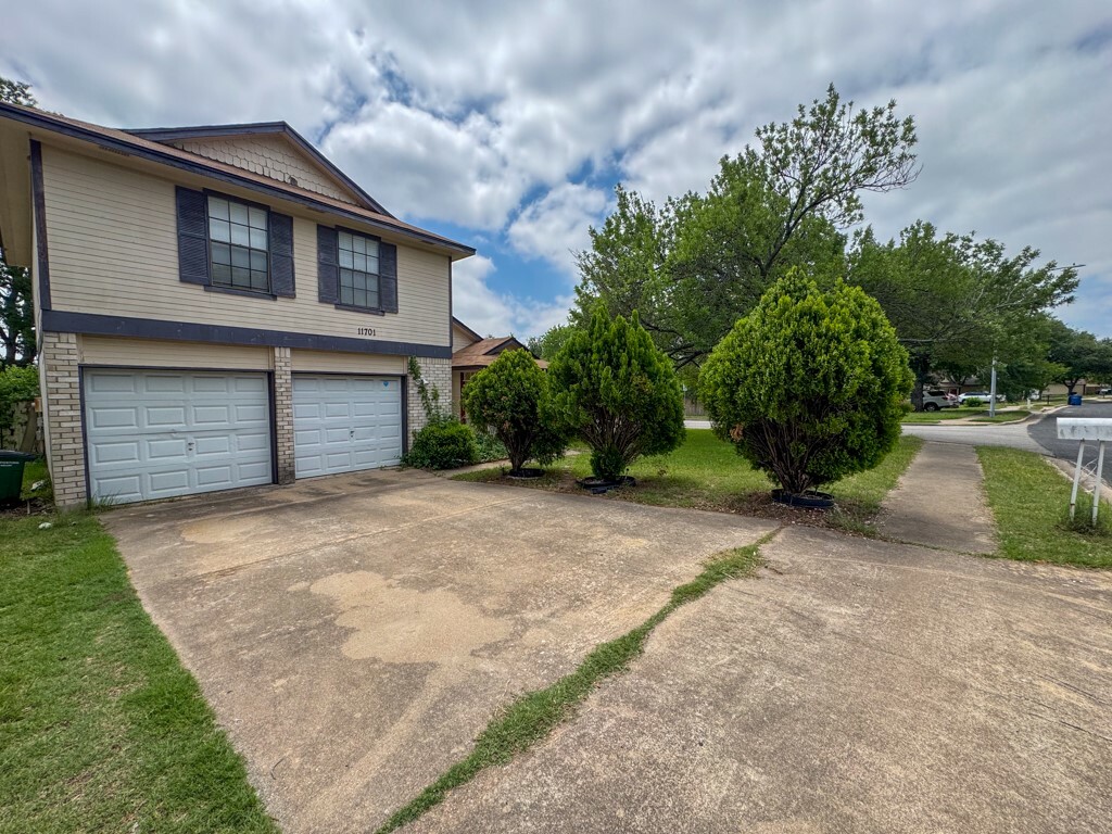Property Photo: 11701 Hidden Quail Drive TX 78758