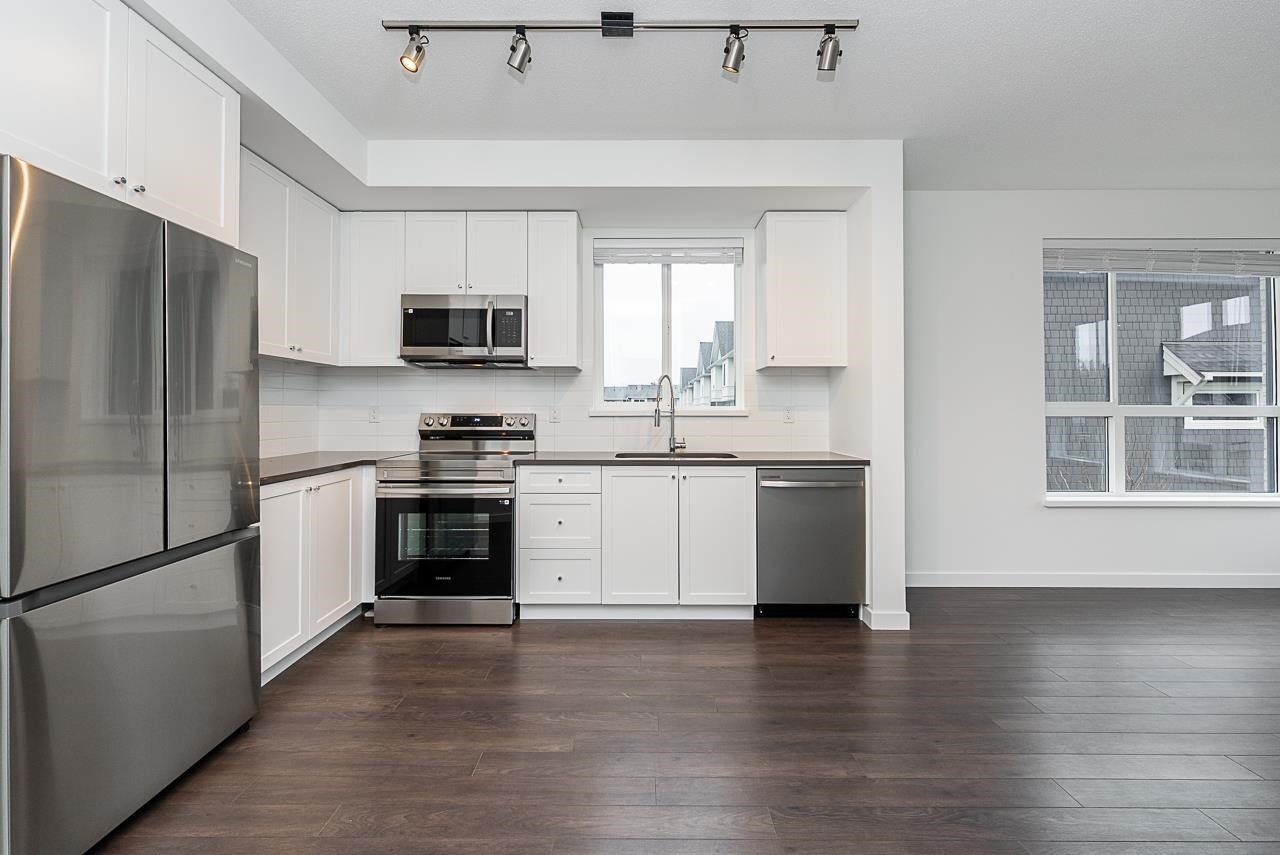 Photo de la propriété: 15738 85 Avenue 214 BC V4N 6Y1