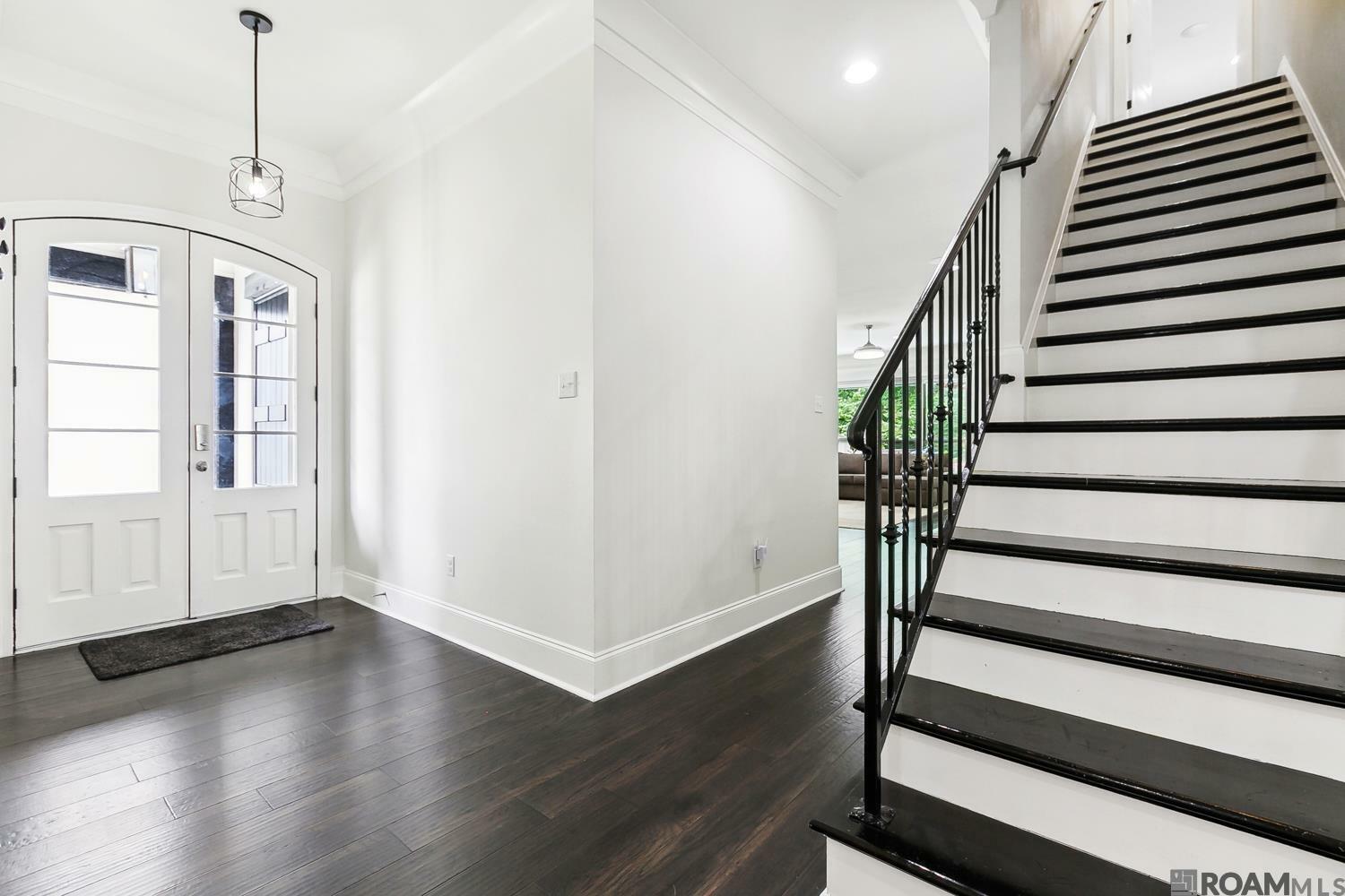 Property Photo: 18150 Vis-A-Vis Ave LA 70817