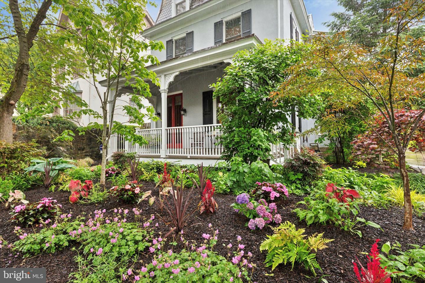 Property Photo: 214 E Willow Grove Avenue PA 19118