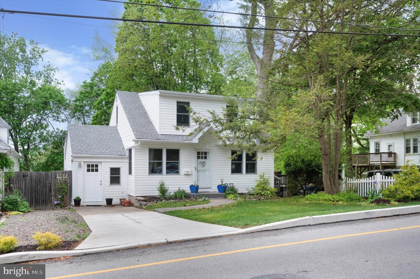 Property Photo:  628 Edge Hill Road  PA 19038 