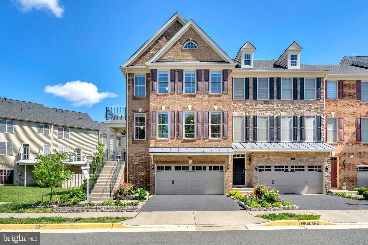 Property Photo: 25014 Cambridge Hill Terrace VA 20152