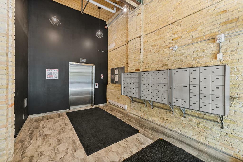 Property Photo: 139 Market Avenue MB R3B 0P5