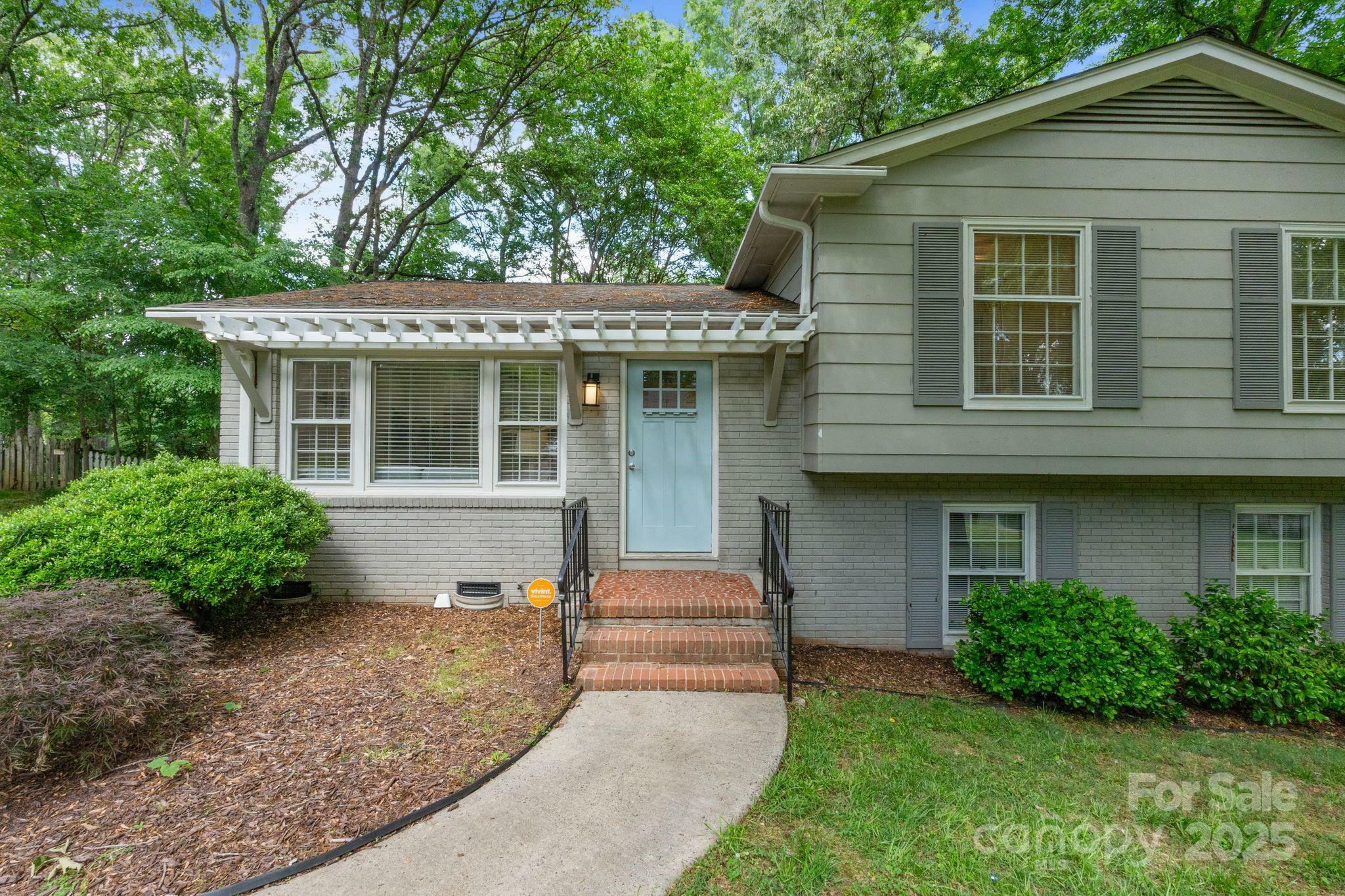 Property Photo: 6609 Pleasant Drive NC 28211