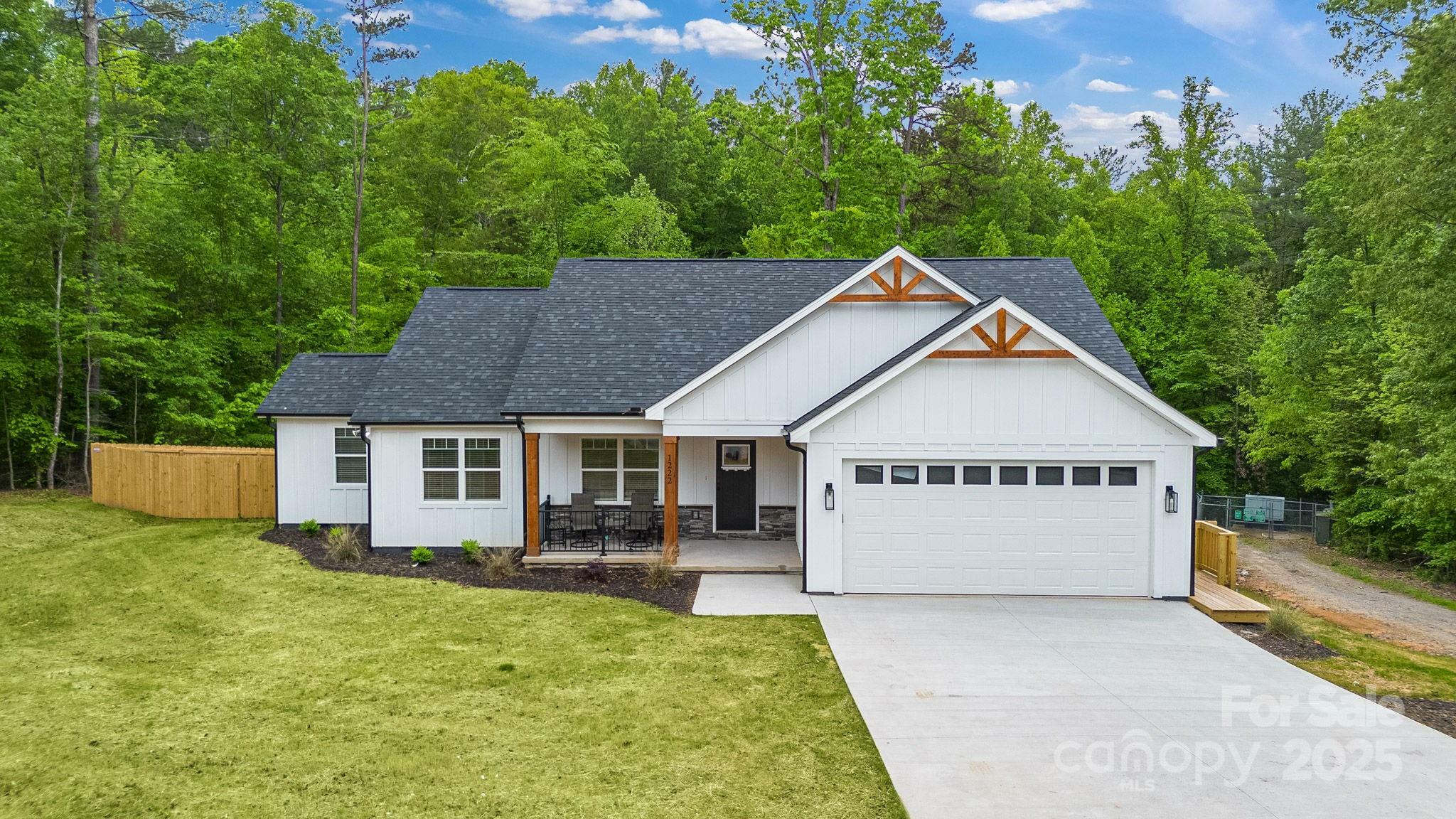 Property Photo: 1222 Summerhill Street SW NC 28645