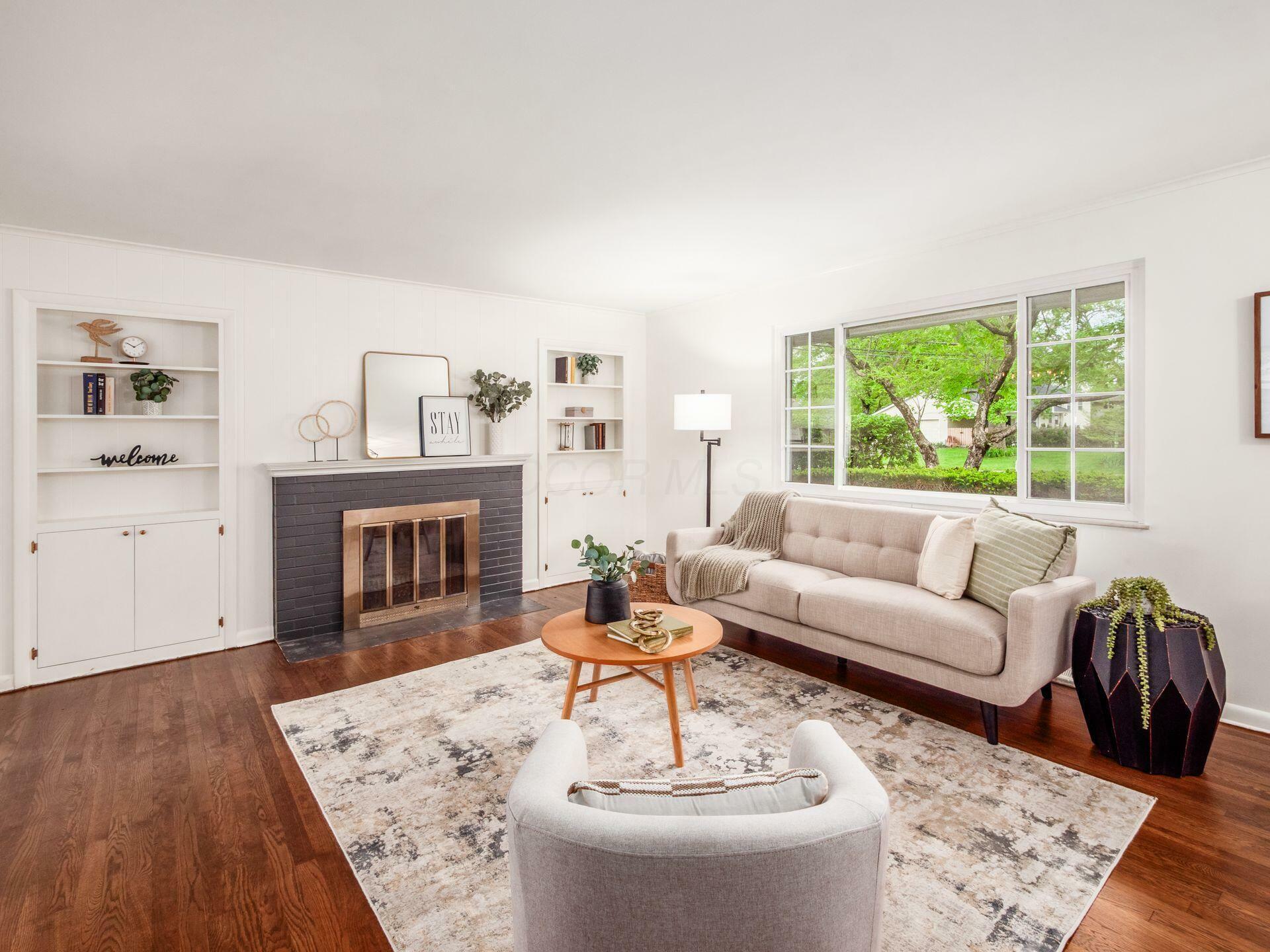 Property Photo: 1827 Lynnhaven Drive OH 43221