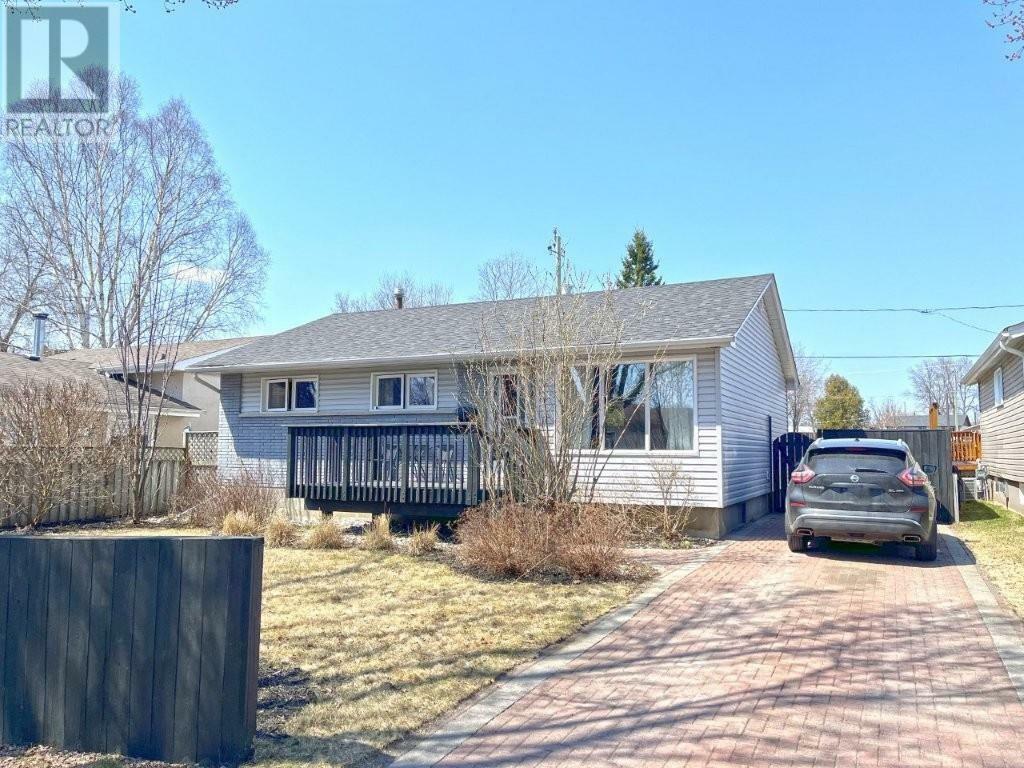 Photo de la propriété: 218 Maple Ave ON P7B 4V5