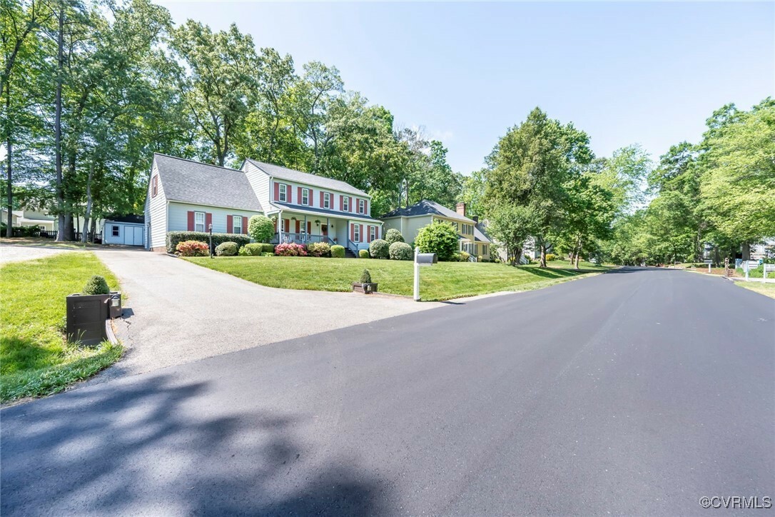 Property Photo: 12613 Dawnridge Court VA 23114