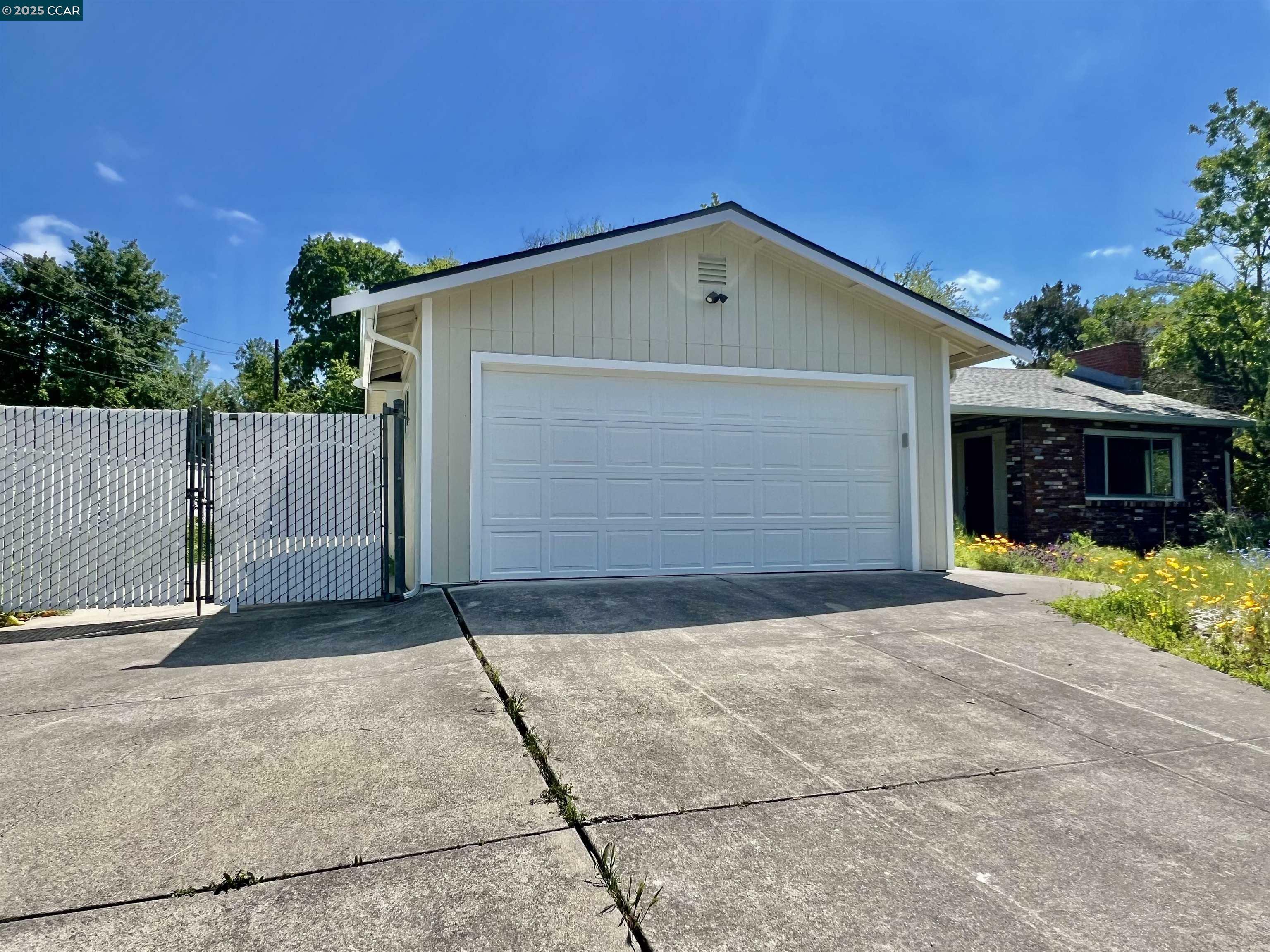 Property Photo: 280 Sierra Dr CA 94596