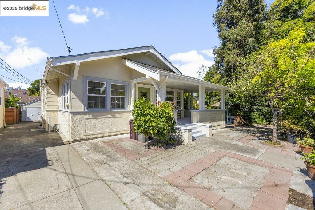 Property Photo: 3407 Harper St CA 94601