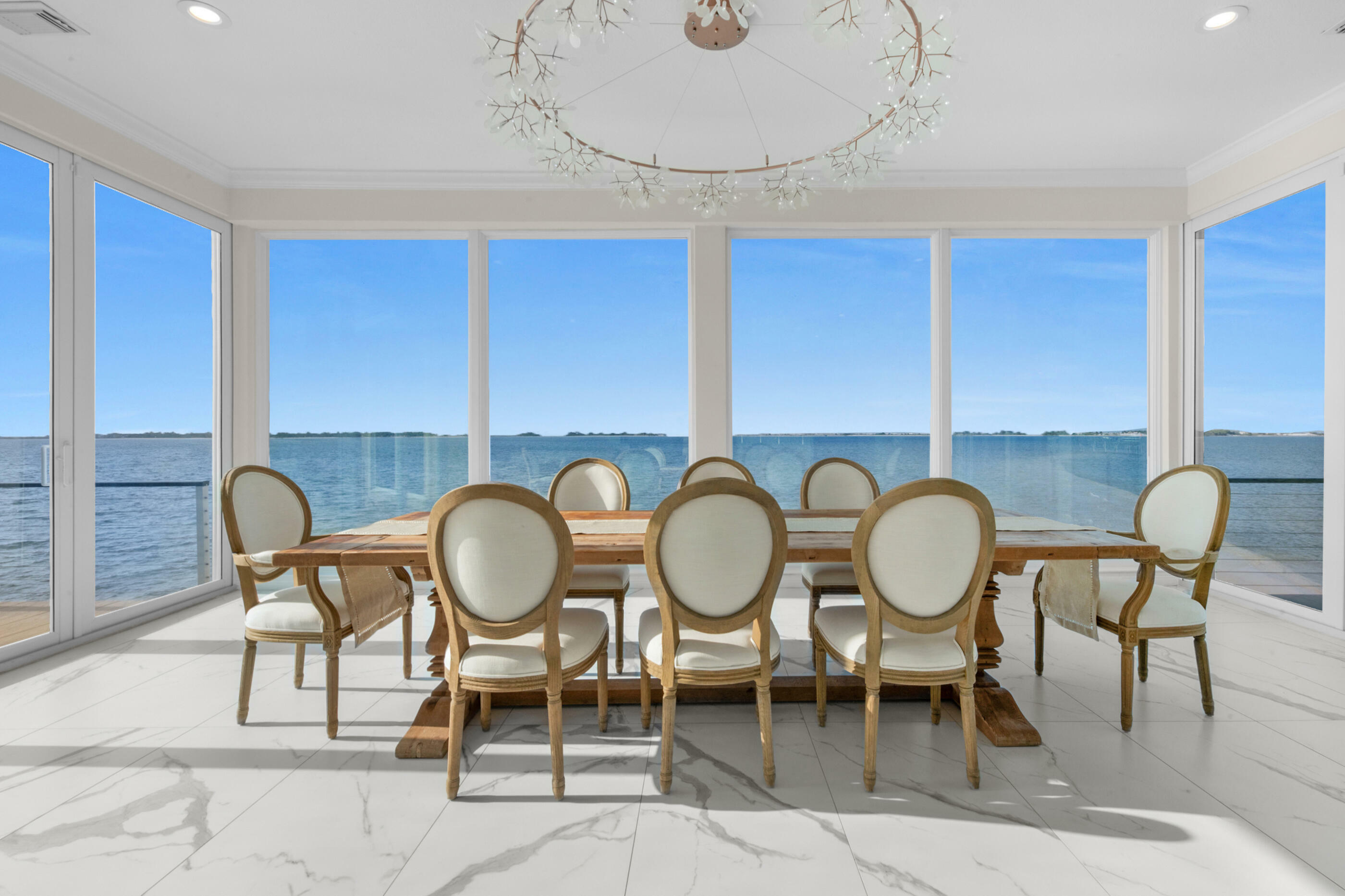 Property Photo: 320 Sunny Drive FL 32569