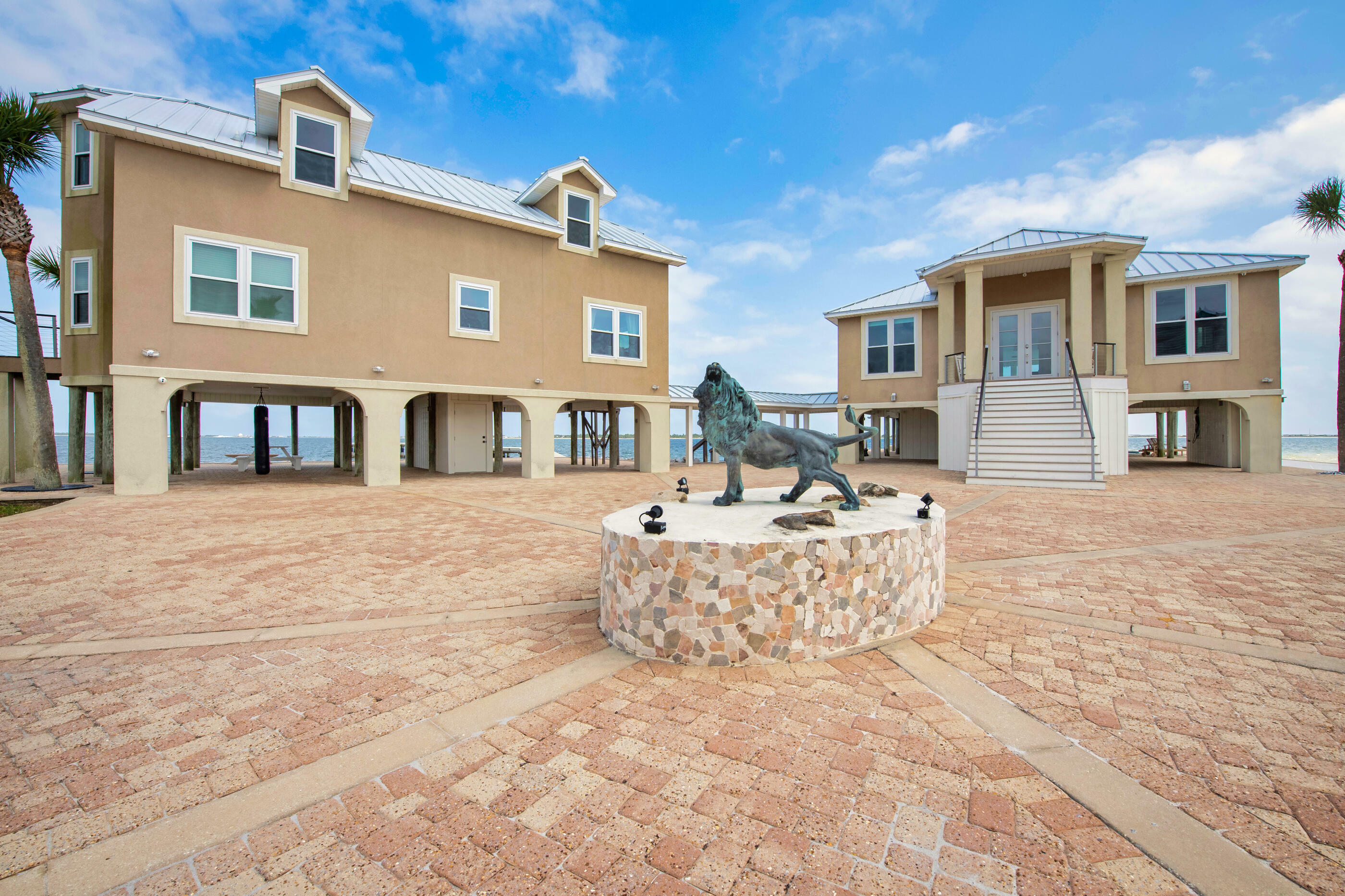 Property Photo: 320 Sunny Drive FL 32569